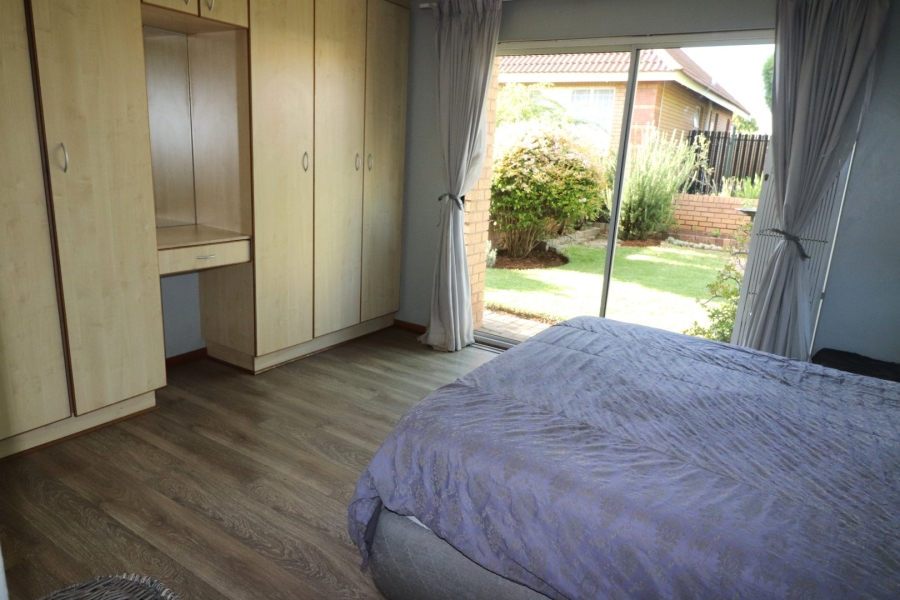 2 Bedroom Property for Sale in Langenhovenpark Free State